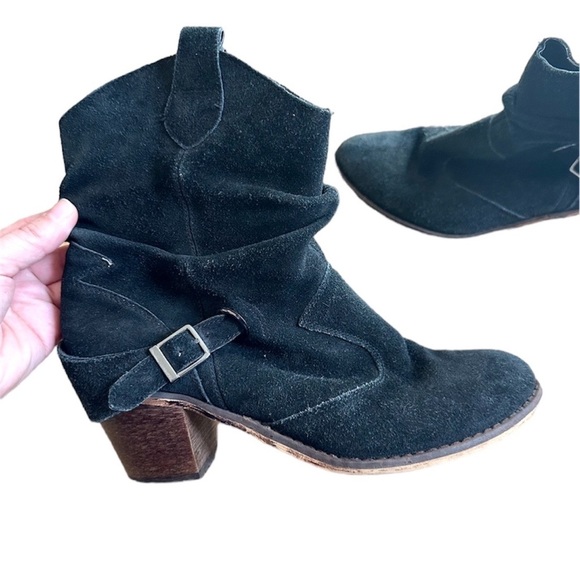 Decree Shoes - Decree Women’s Black Suede Leather Ankle Wooden Heel Boots Size 9M GUC